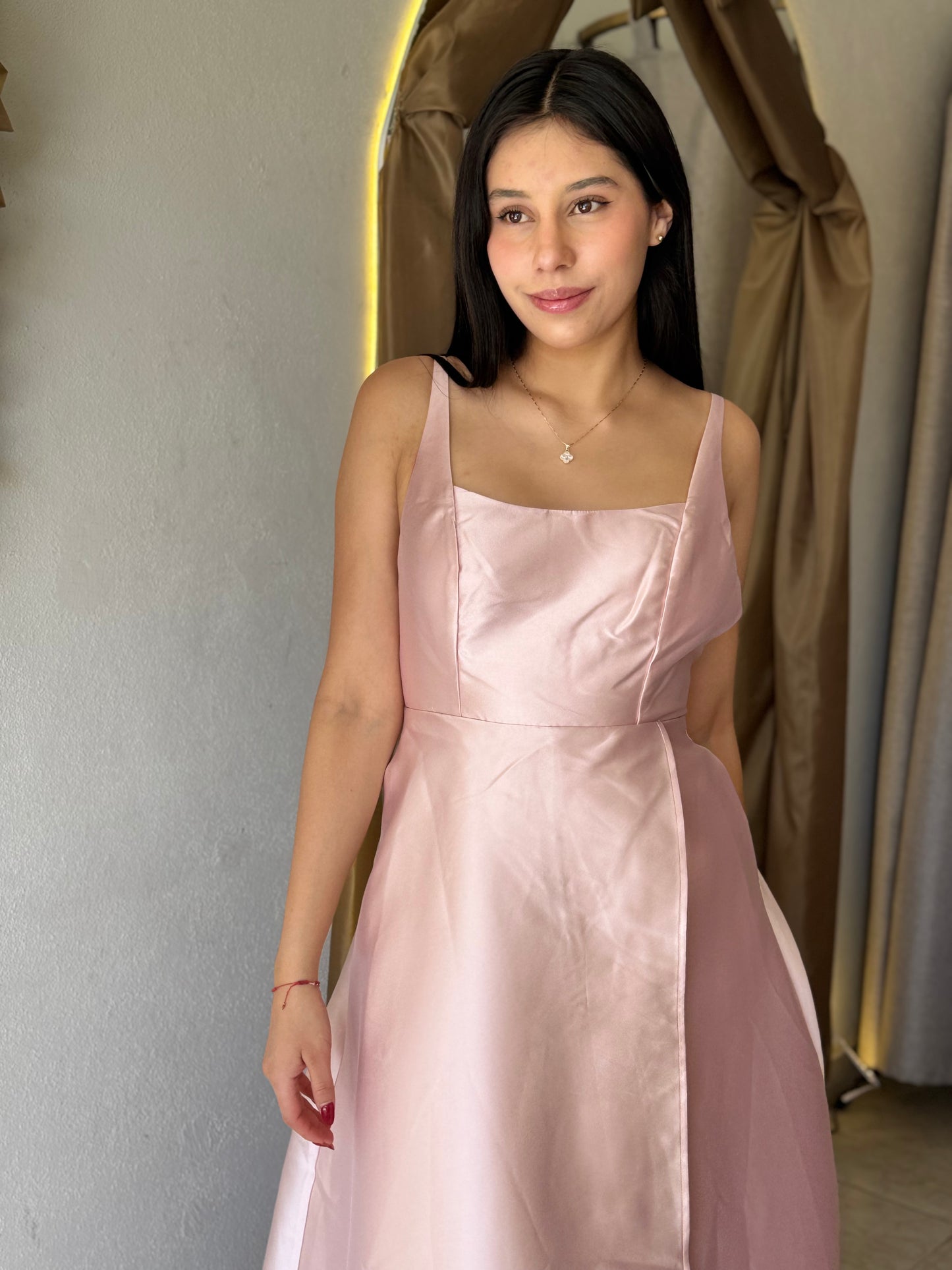 Vestido satin rosa claro