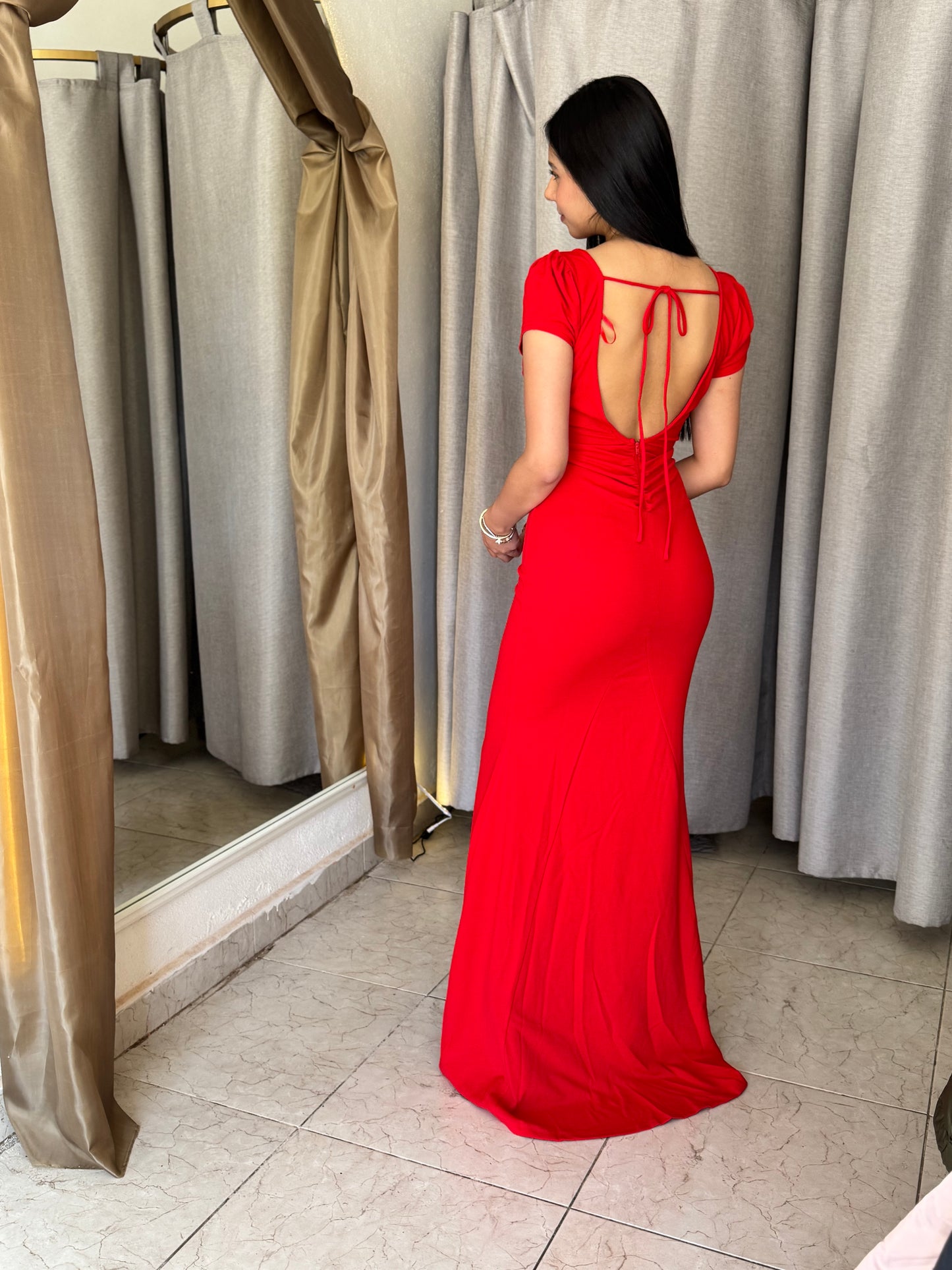 Vestido rojo carmesí