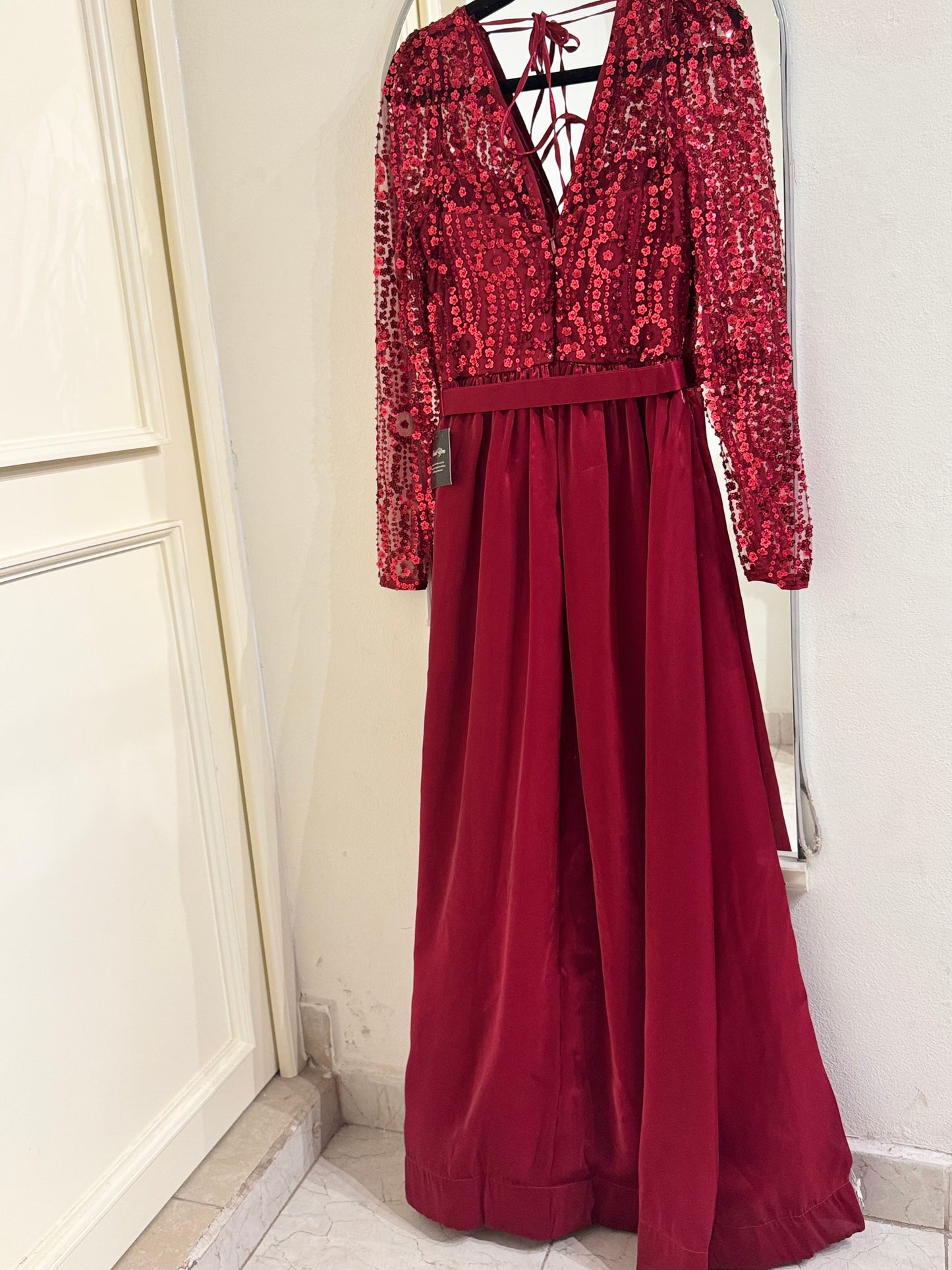 Vestido vino cinturón manga larga