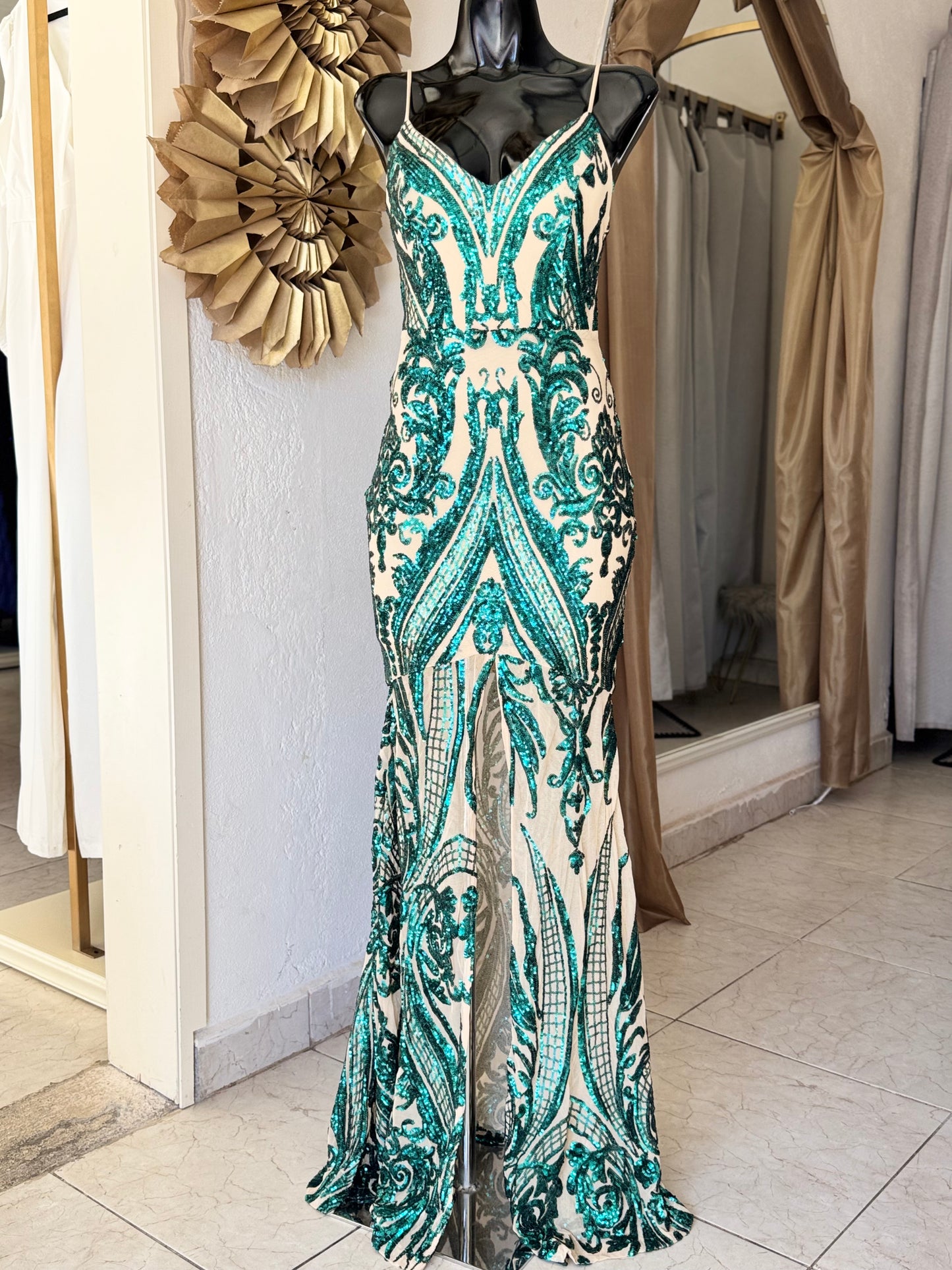 Vestido corte sirena lentejuela verde esmeralda