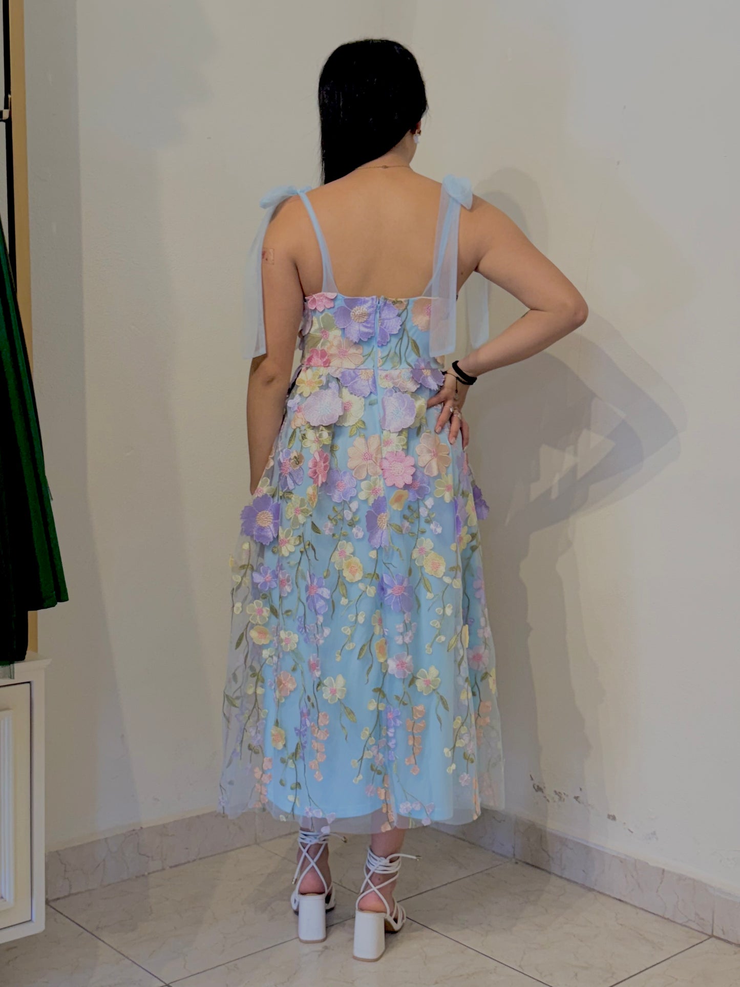 Vestido azul cielo floreado