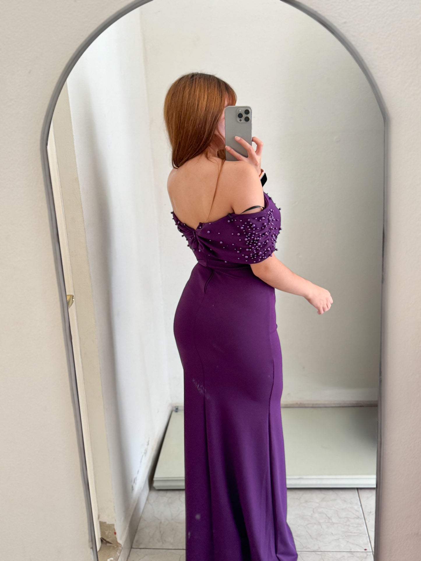 Vestido morado perlas