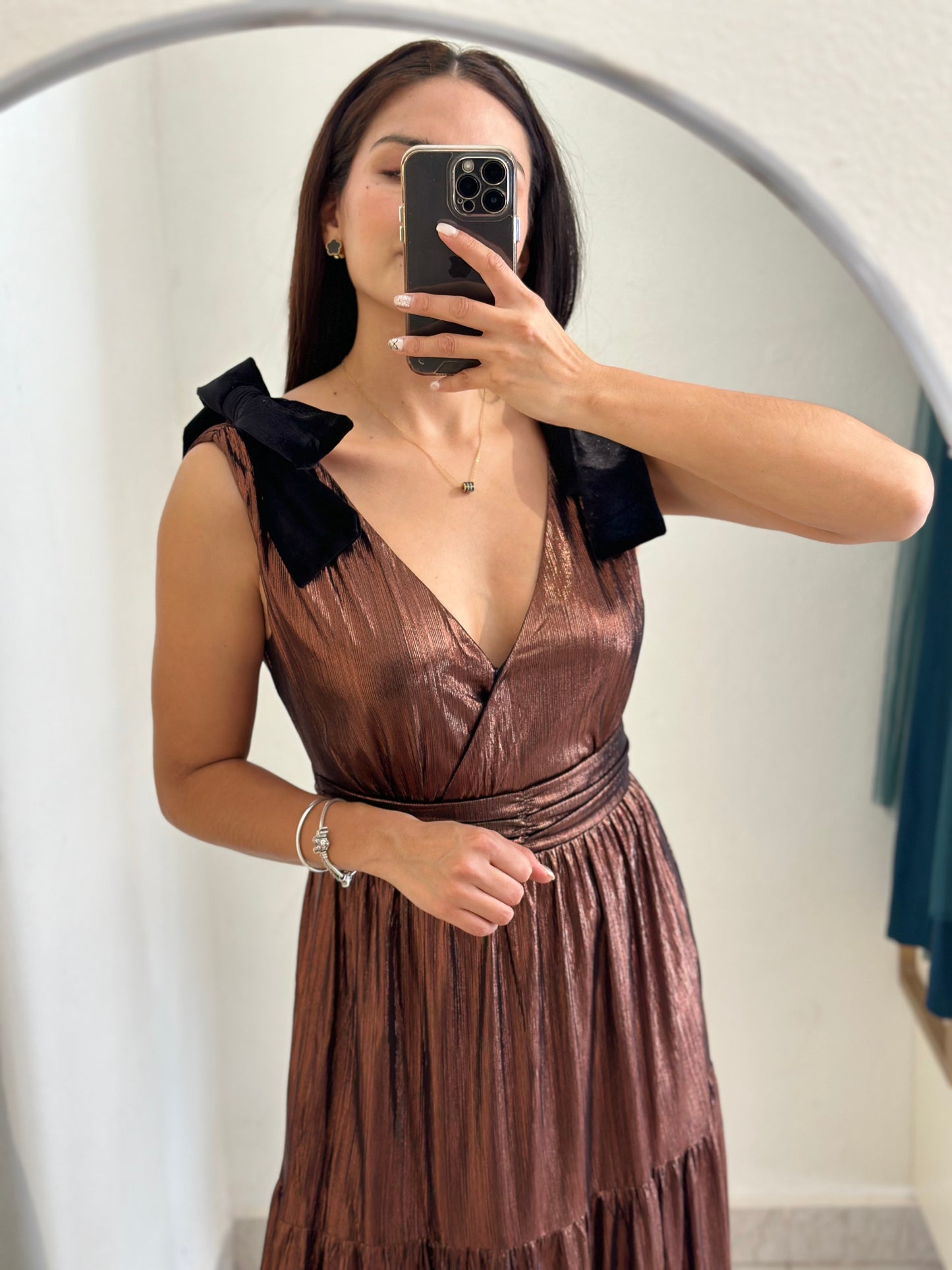 Vestido cobre moño