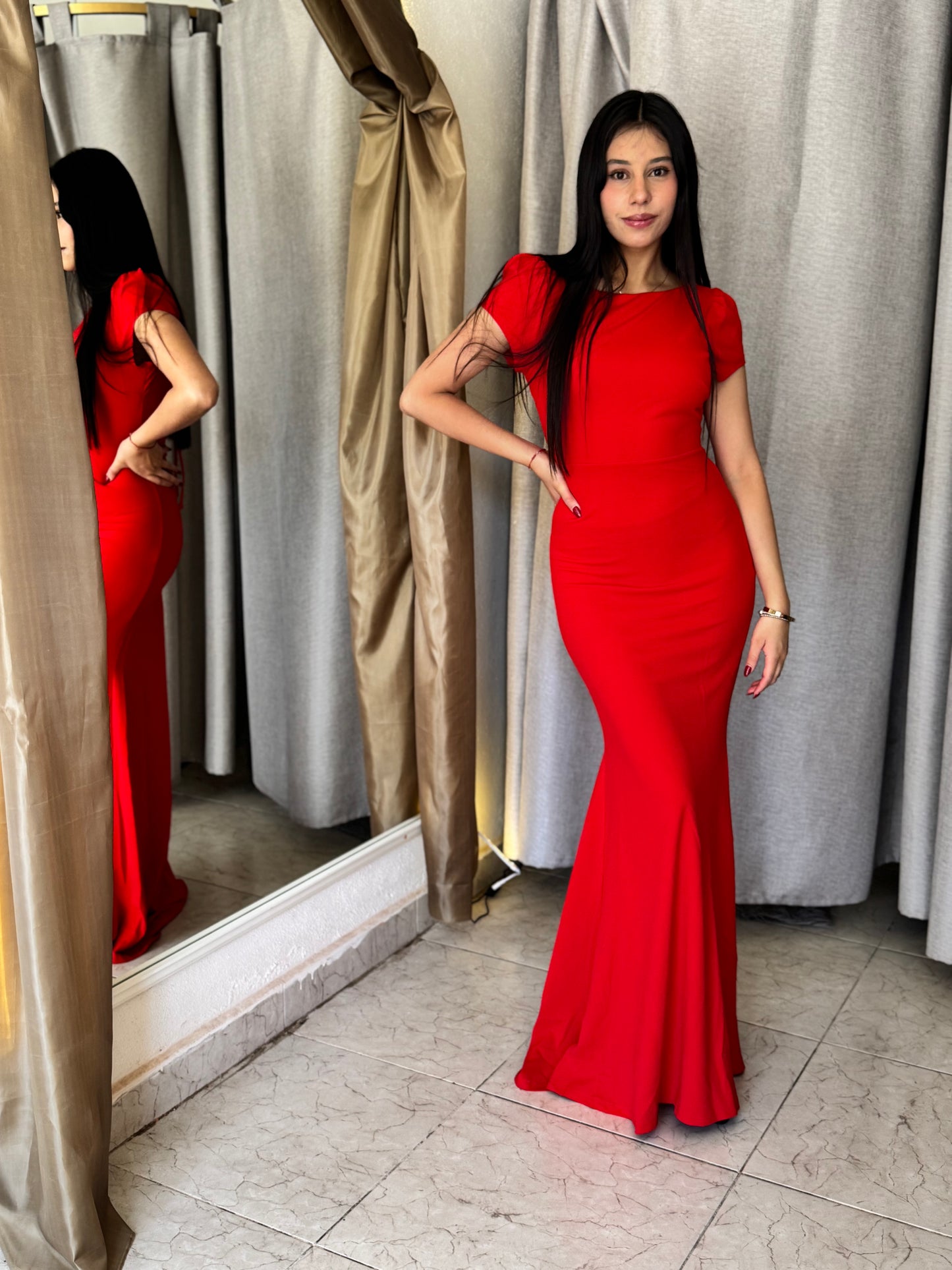 Vestido rojo carmesí