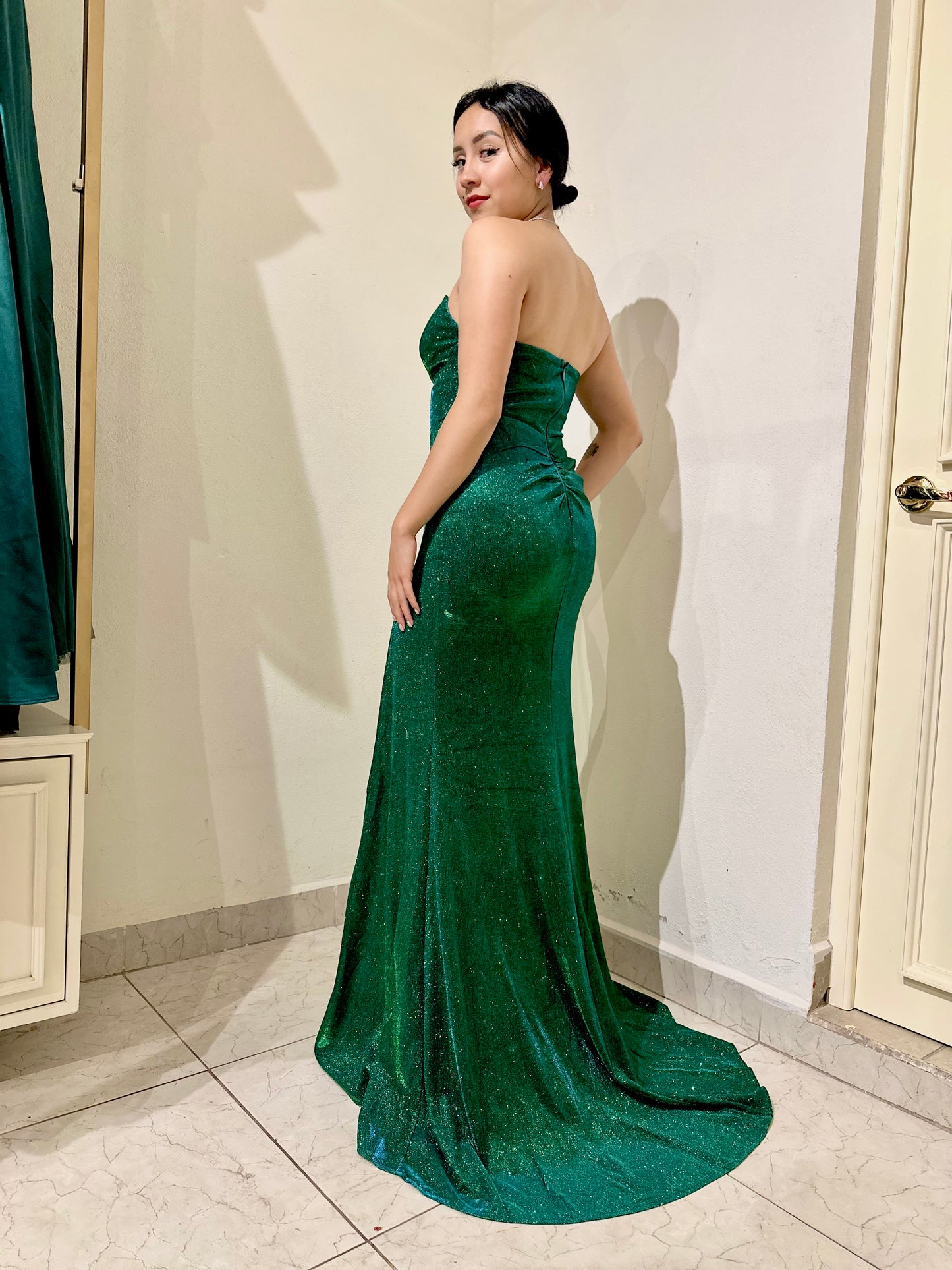 Vestido straple verde brilloso