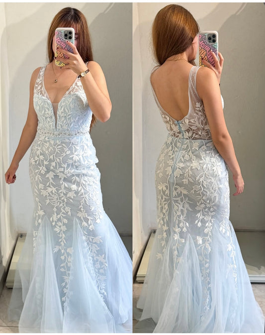 Vestido corte sirena azul bebé