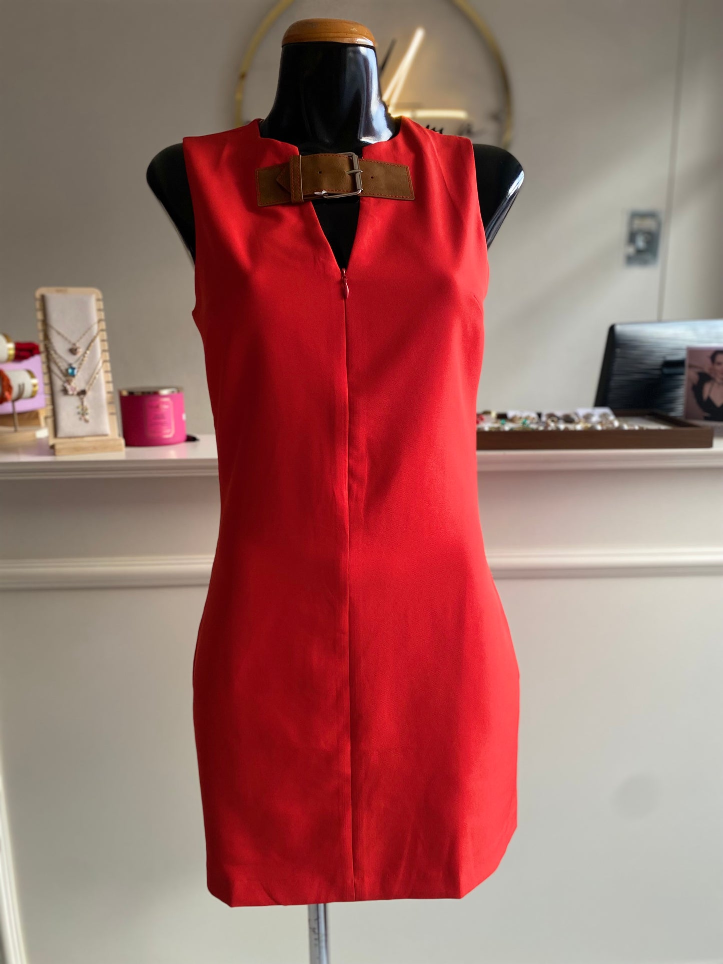Vestido rojo hebilla
