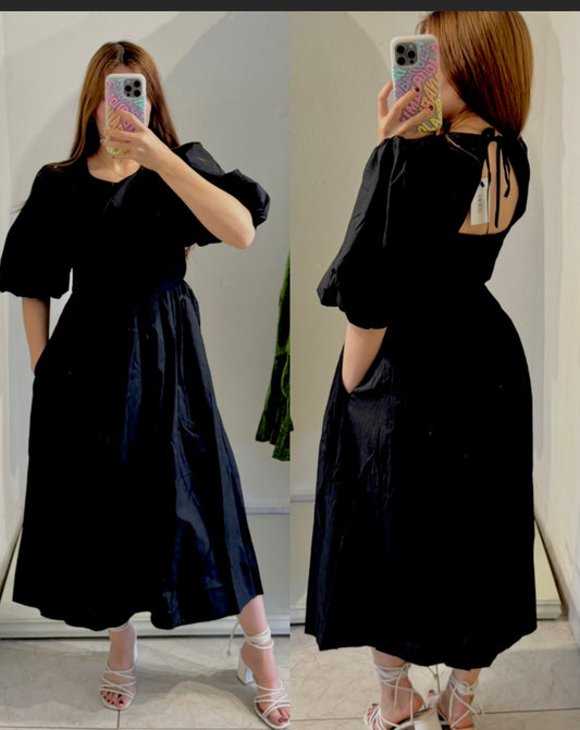 Vestido negro mangas abultadas